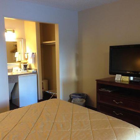 Super 8 Calgary Village YYC Exterior foto