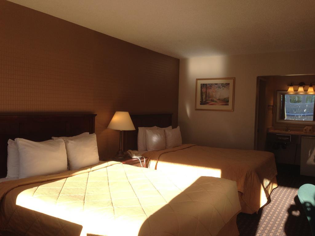 Super 8 Calgary Village YYC Exterior foto