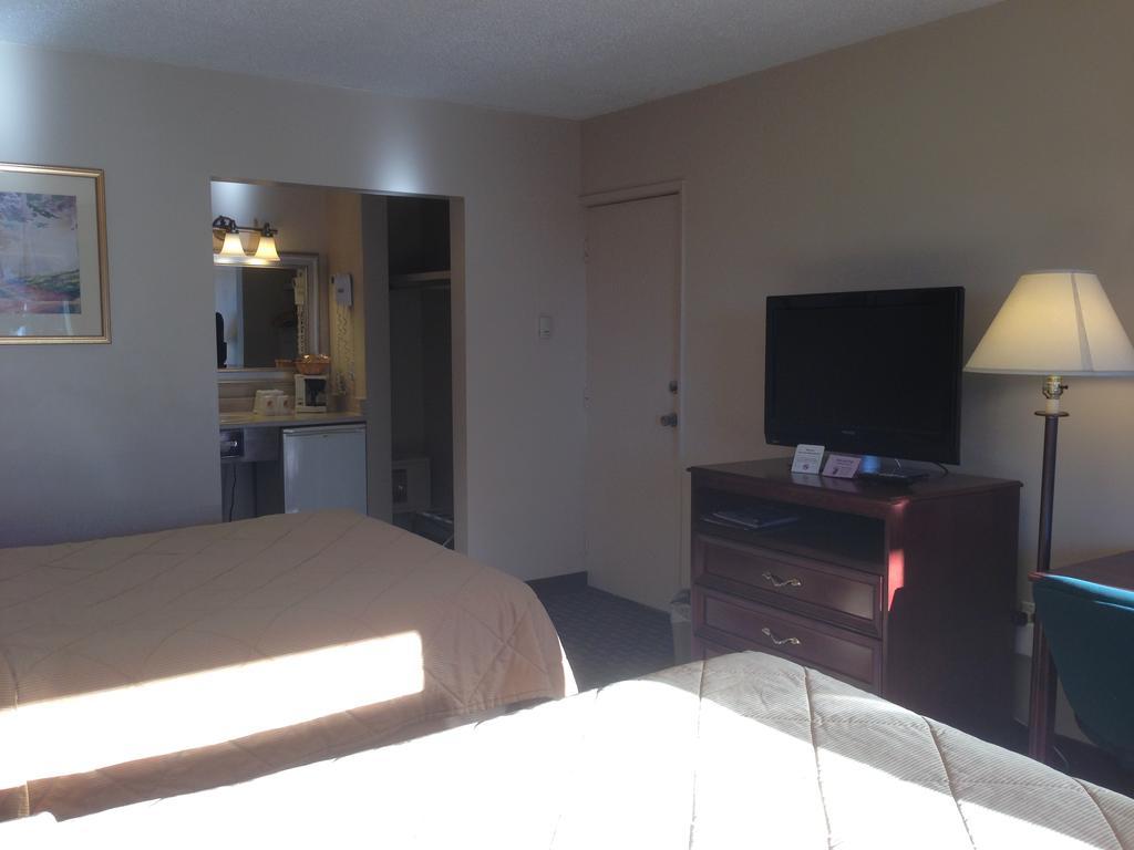 Super 8 Calgary Village YYC Exterior foto