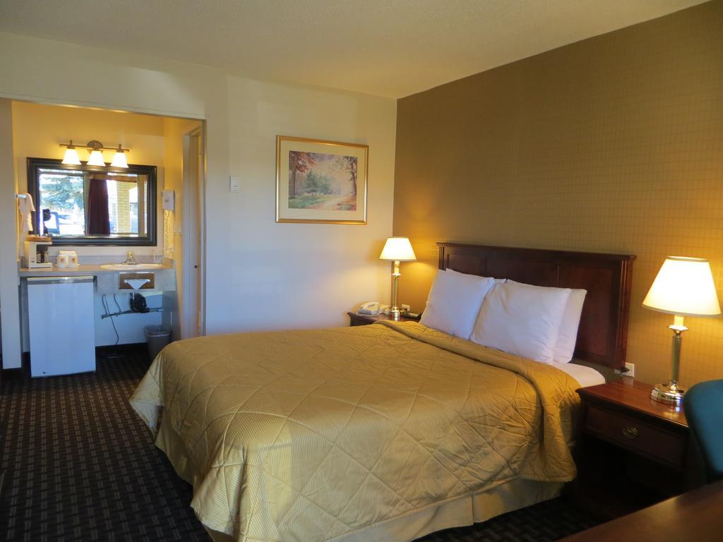 Super 8 Calgary Village YYC Exterior foto