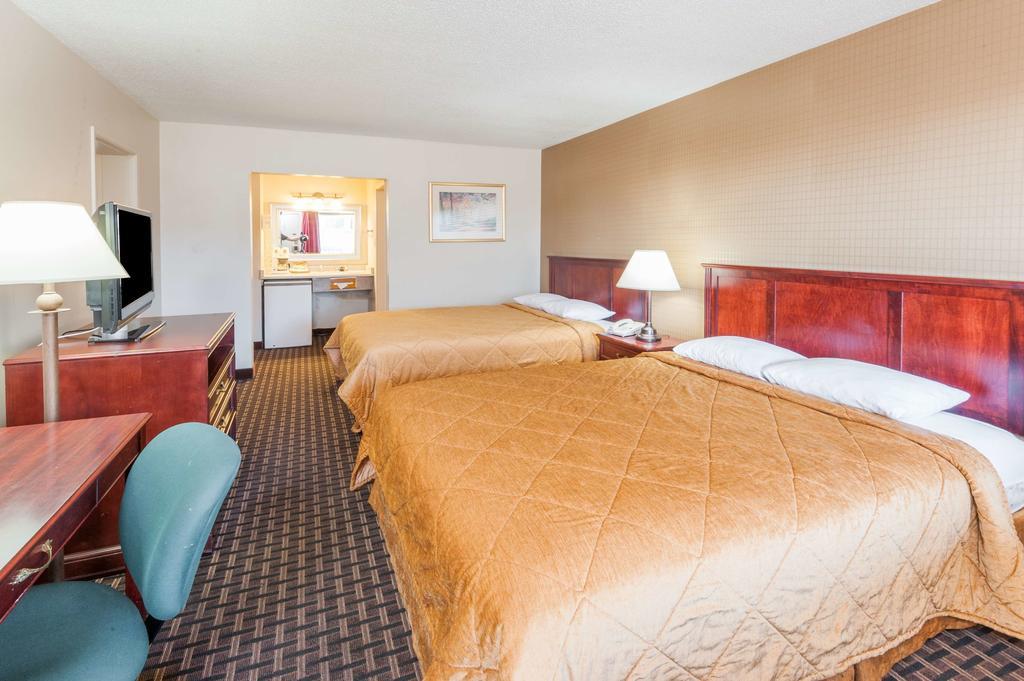 Super 8 Calgary Village YYC Exterior foto