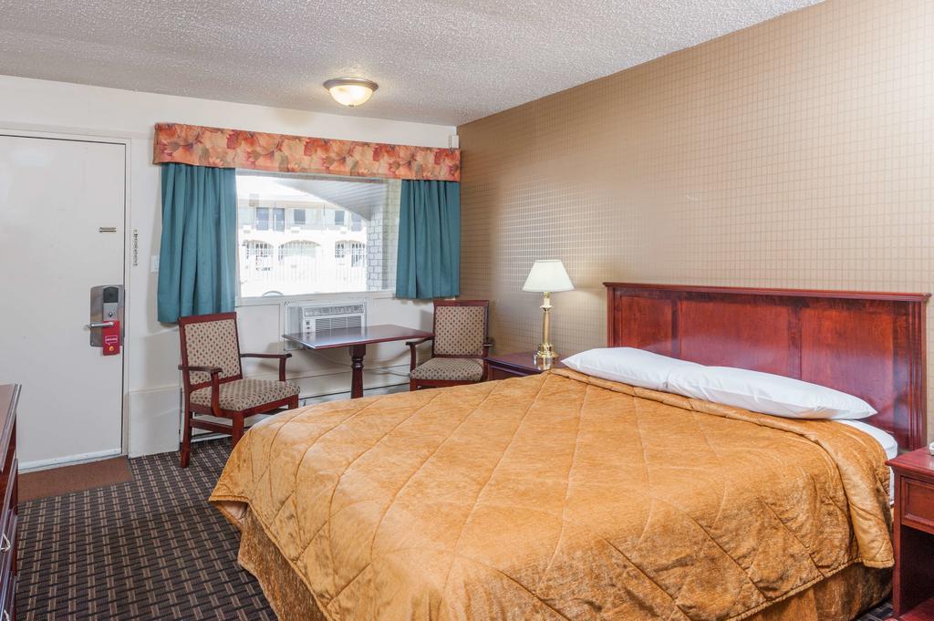 Super 8 Calgary Village YYC Exterior foto